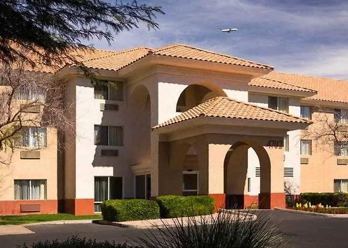 Country & By Radisson, Airport, Az Hotel 4*