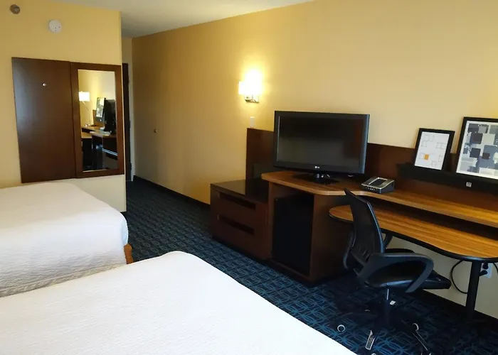 Country & By Radisson, Airport, Az