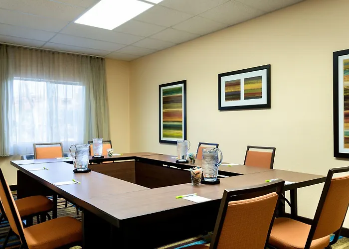 Country & By Radisson, Airport, Az 4*