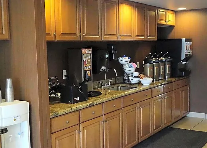 Hotel Country & By Radisson, Airport, Az 4*