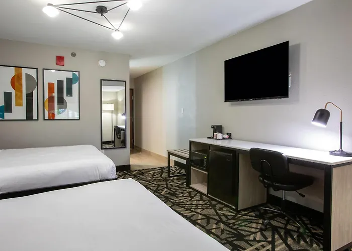 Country & By Radisson, Airport, Az Hotel 4*