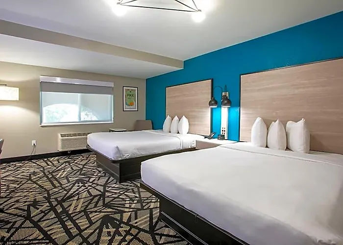 Country & By Radisson, Airport, Az Hotel 4*