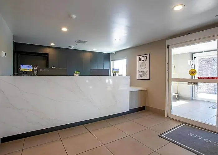Country & By Radisson, Airport, Az Hotel 4*