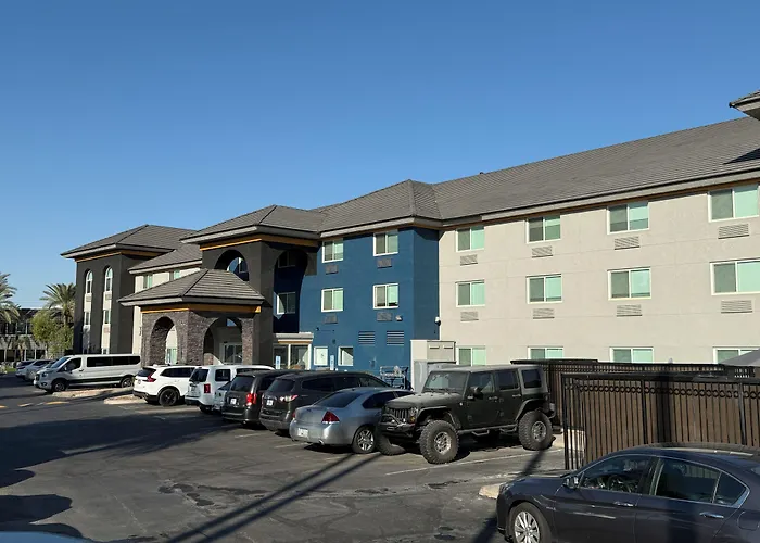 Country & By Radisson, Airport, Az Hotel 4*