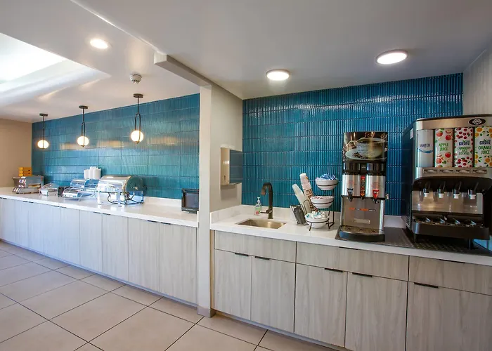 Hotel Country & By Radisson, Airport, Az 4*