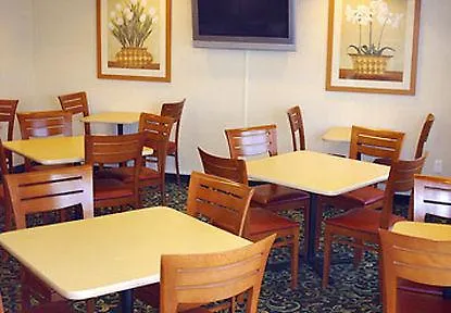 Country & By Radisson, Airport, Az Hotel 4*